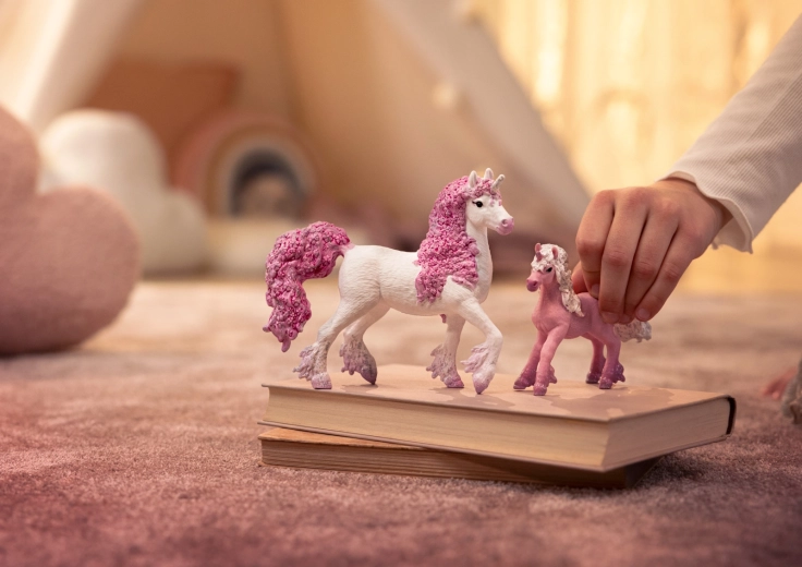 Wspiera wyobraźnię i opowiadanie historii