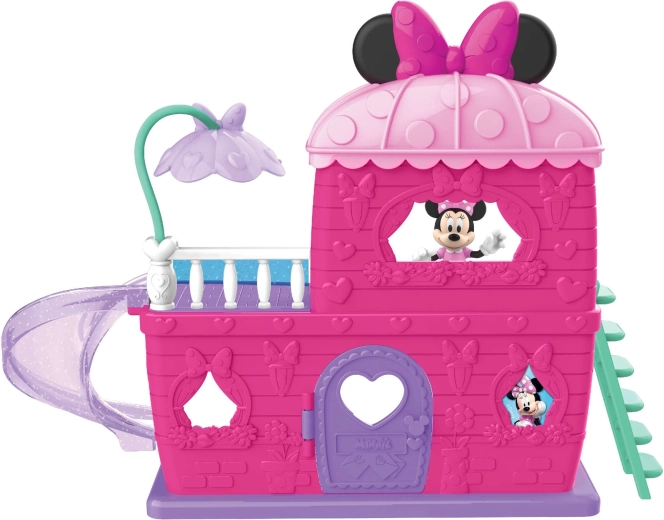 Dwupiętrowa przestrzeń do zabawy z balkonem