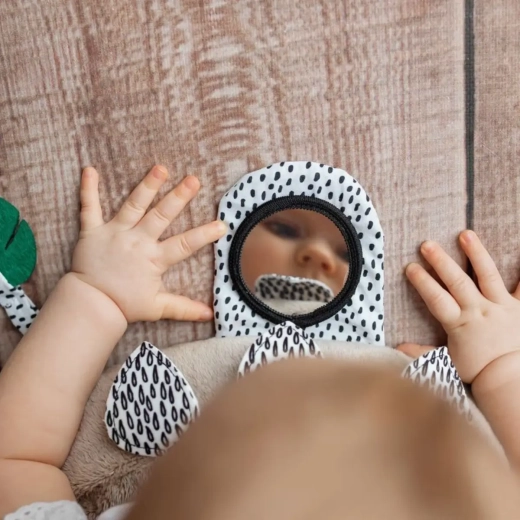 Kontrastowe elementy i bezpieczne lusterko