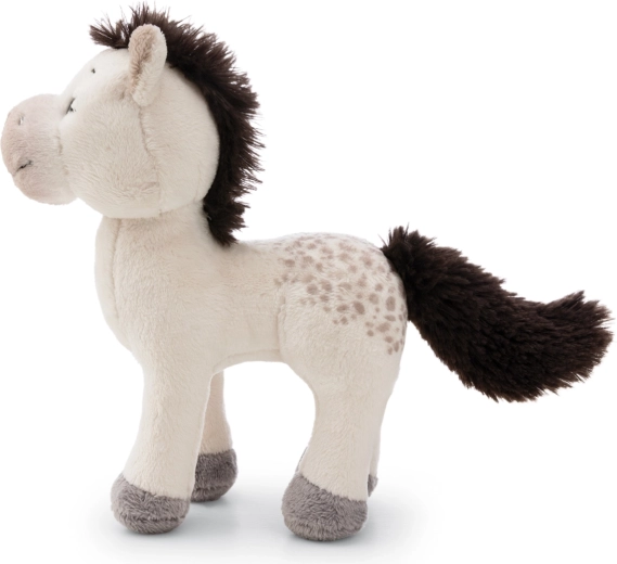 Elegancki wygląd z realistycznymi elementami