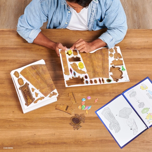 Wstępnie nacięte elementy dla łatwego składania