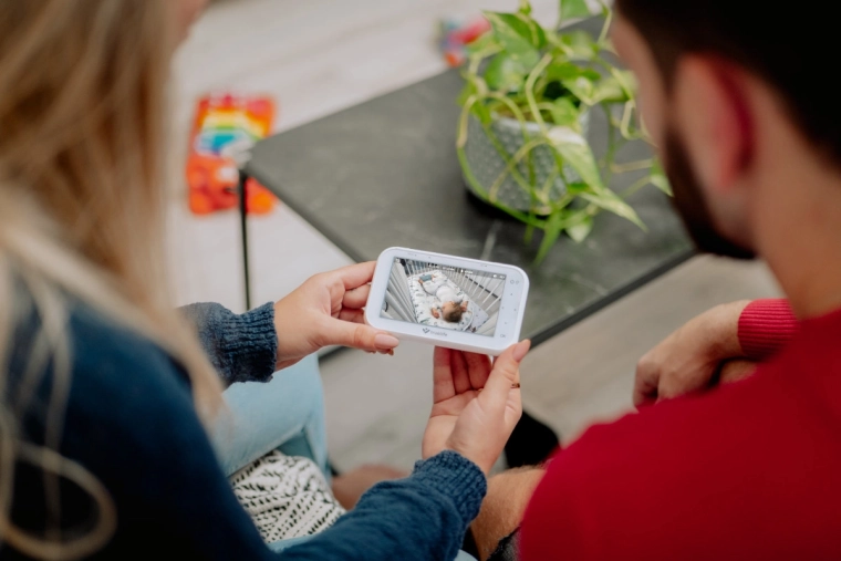 Jasny ekran 4,3" IPS i długi czas pracy