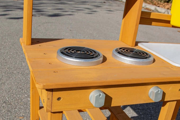 Dwie płyty grzewcze i obrotowe pokrętła do realistycznej zabawy