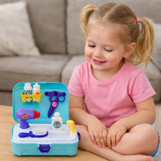 Bogate 16‑elementowe wyposażenie do realistycznej zabawy