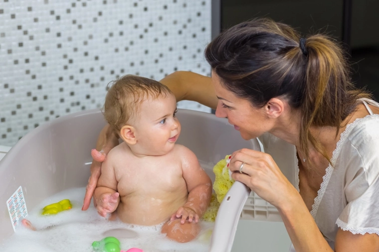 Ergonomiczny kształt dla noworodka i większego niemowlęcia