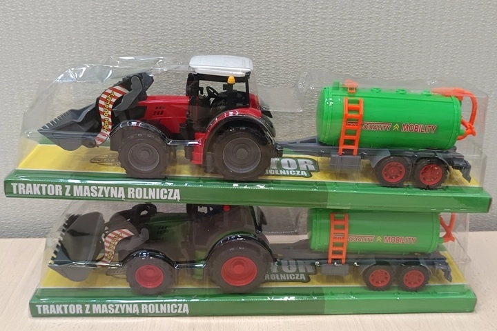 Traktor z maszyną rolniczą