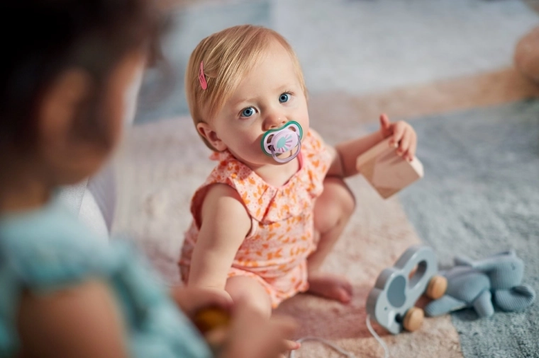 Ortodontyczny silikonowy smoczek o naturalnym odczuciu