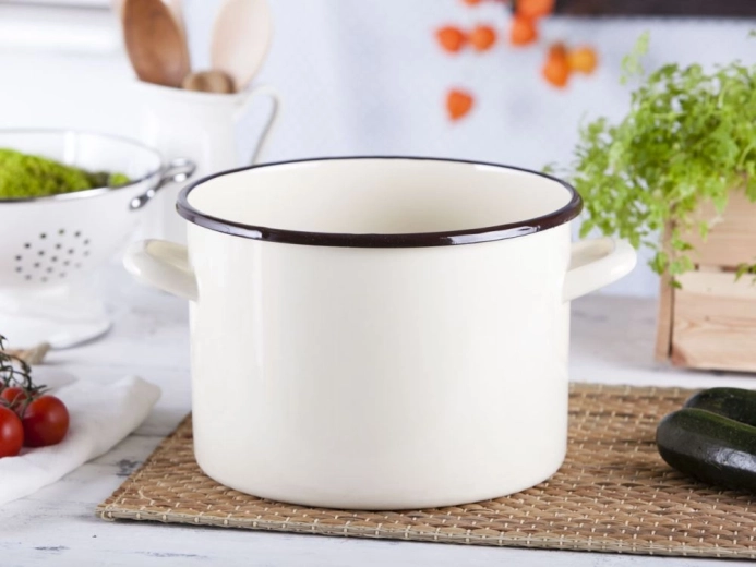 Duża pojemność 7,5 l do rodzinnego gotowania