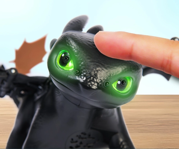 Świecące oczy i plazmowy atak