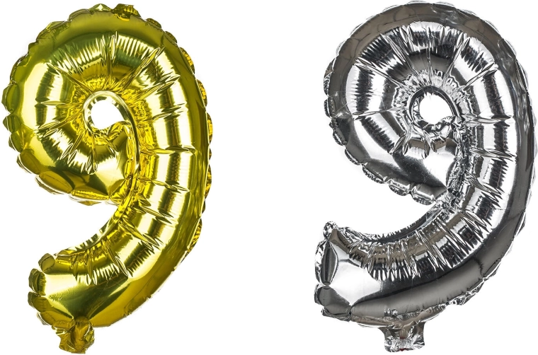 Błyszczący metaliczny wygląd w kolorze złotym i srebrnym