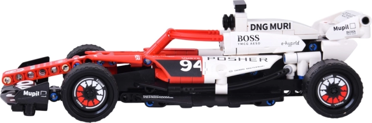 Realistyczny wygląd z naklejkami