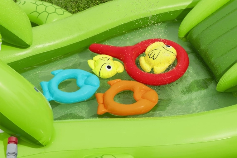 Zabawy z rybkami i kółkami dla rozwoju koordynacji