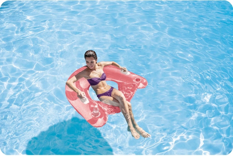 Dwa uchwyty na napoje i pewny chwyt