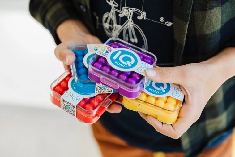 Kolekcjonerskie mini etui i łatwe przenoszenie