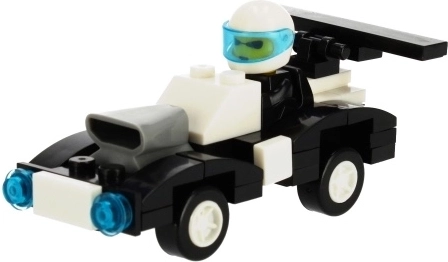 Cztery różne samochody wyścigowe