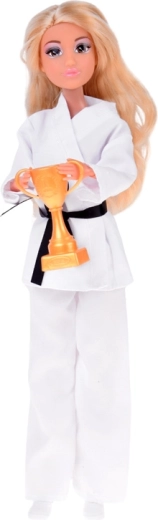 Mistrzyni taekwondo z trofeum