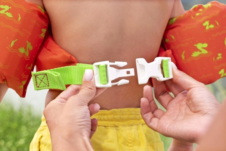 Bezpieczne zapięcie z regulowaną klamrą