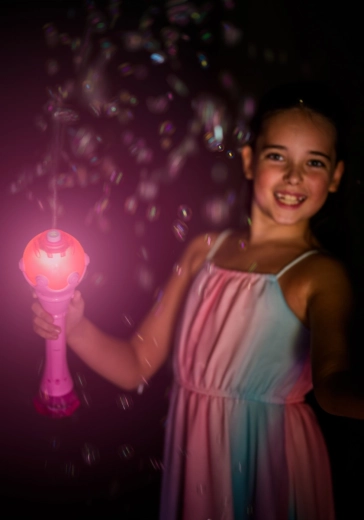 Świeci i gra dla jeszcze większego efektu