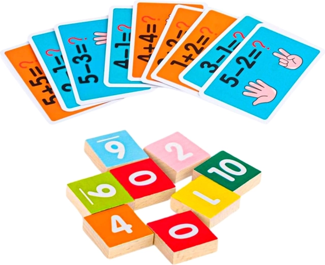 Dwustronne karty i drewniane cyfry