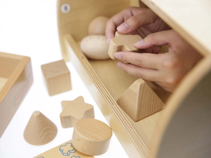 12 drewnianych figurek geometrycznych