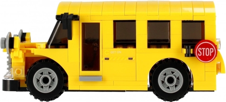 Autobus szkolny z 242 elementów