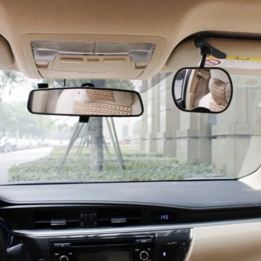 Szerokokątny podgląd dzięki wypukłemu lustru