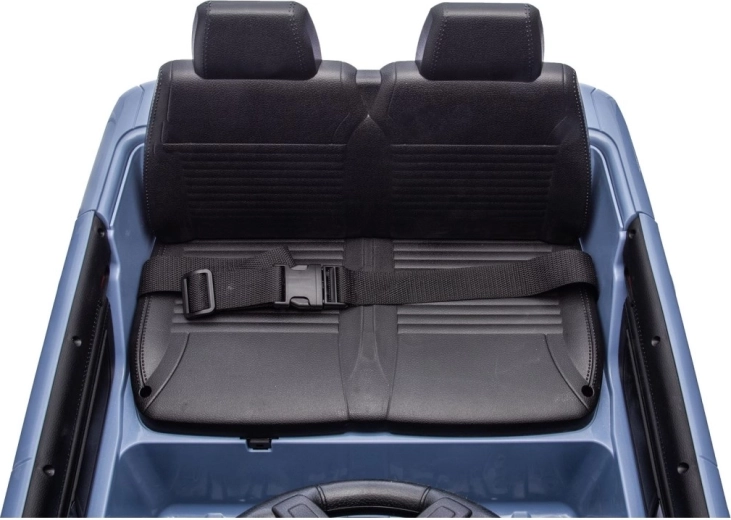 Dwa siedzenia i bezpieczne zapięcie