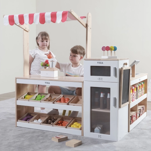 Lodówka z zamrażarką i tablica kredowa