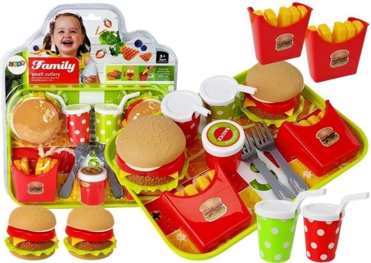 Dziecięcy zestaw: hamburger, frytki i napoje na tacy