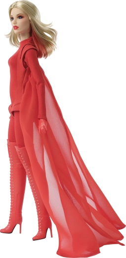 Ikoniczny czerwony strój z peleryną