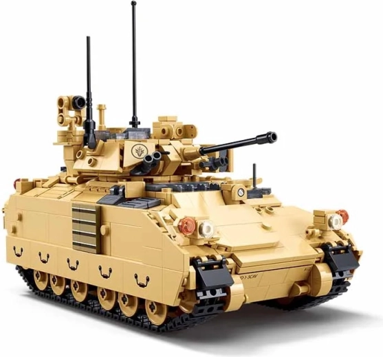 Realistyczny czołg z obrotową wieżą i funkcjonalnymi włazami