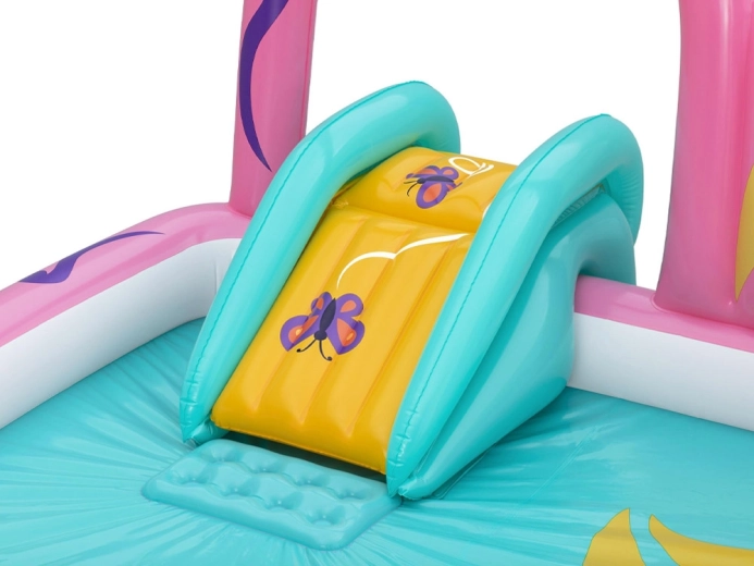 Miękka zjeżdżalnia dla bezpiecznej zabawy