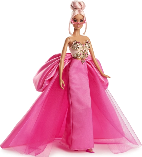 Różowa suknia z długim trenem