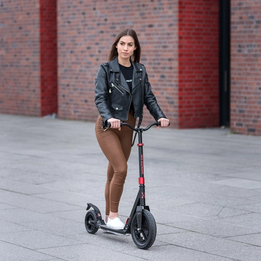 Komfortowa jazda dzięki dużym pompowanym kołom