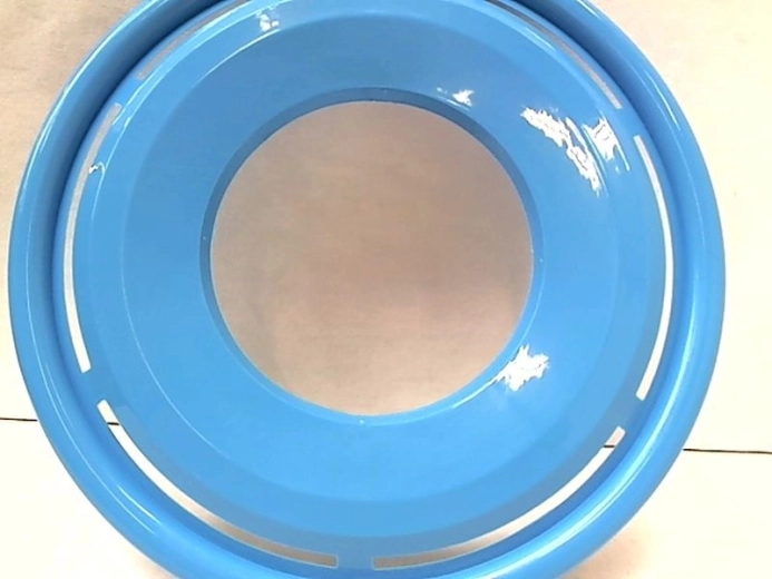 Latający talerz – klasyczne czerwone frisbee