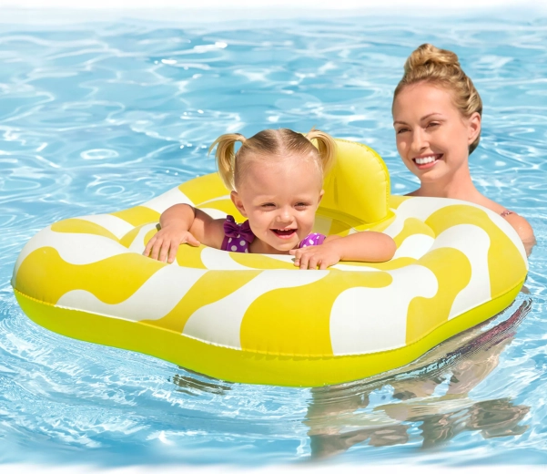 Zintegrowane siedzisko z otworami na nóżki