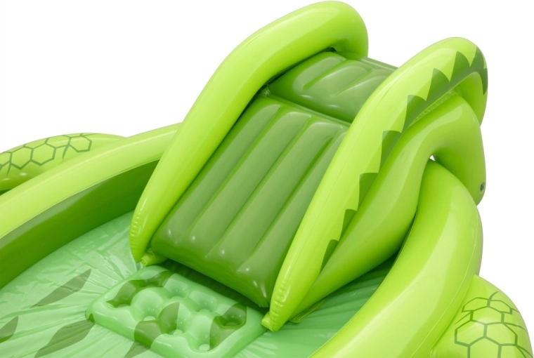 Miękka zjeżdżalnia z bezpiecznym lądowaniem