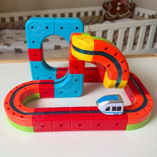 Elektryczny pociąg z ładowaniem USB