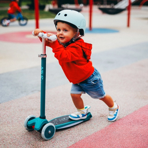 Stabilna trójkołowa konstrukcja i sterowanie ciężarem ciała