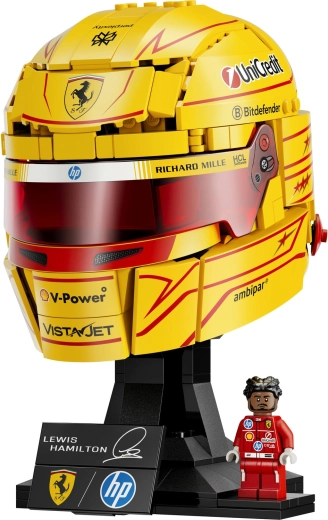 Charakterystyczny kask w kolorach Ferrari
