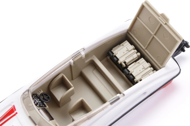 Dopracowana sportowa łódź z otwieranym elementem