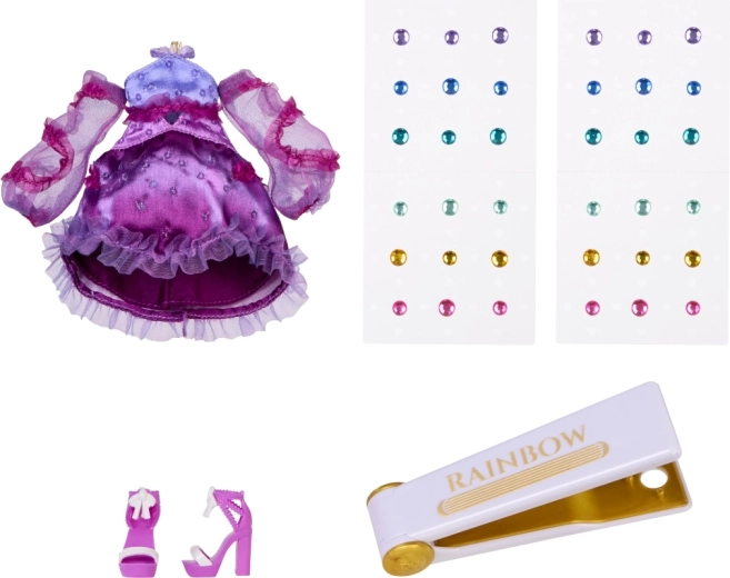 Stylowy fioletowy strój i akcesoria