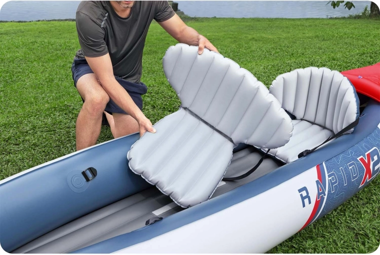 Wygodne siedzenia i stabilna podłoga