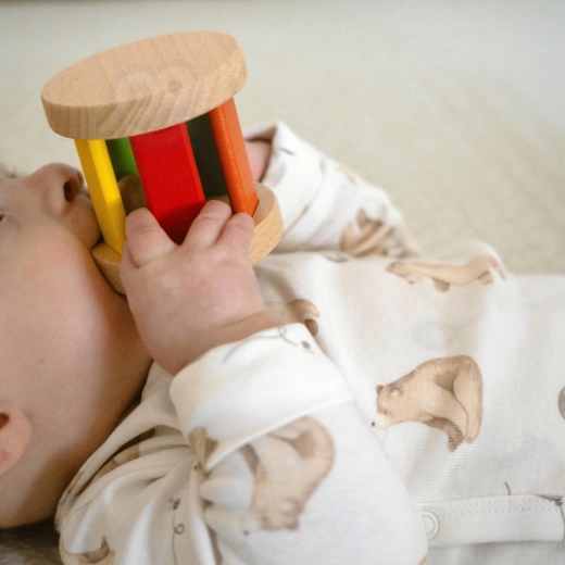 Naturalne drewniane zabawki do chwytania