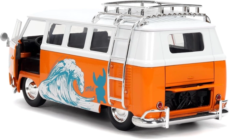 Otwierane drzwi i realistyczne wnętrze