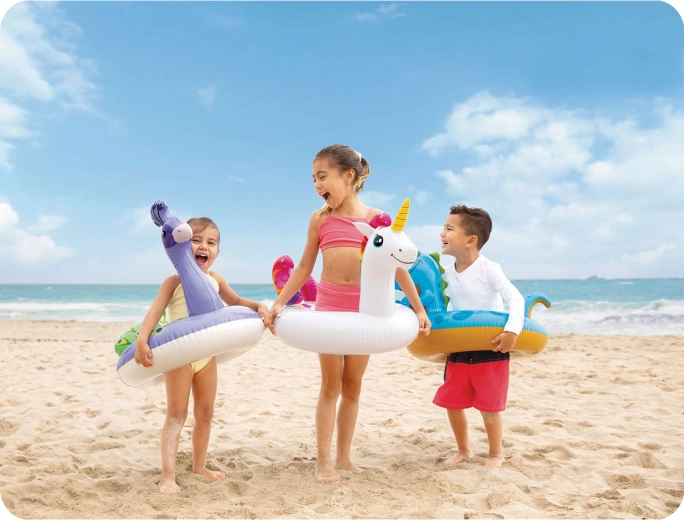 Zabawa przy basenie i nad morzem