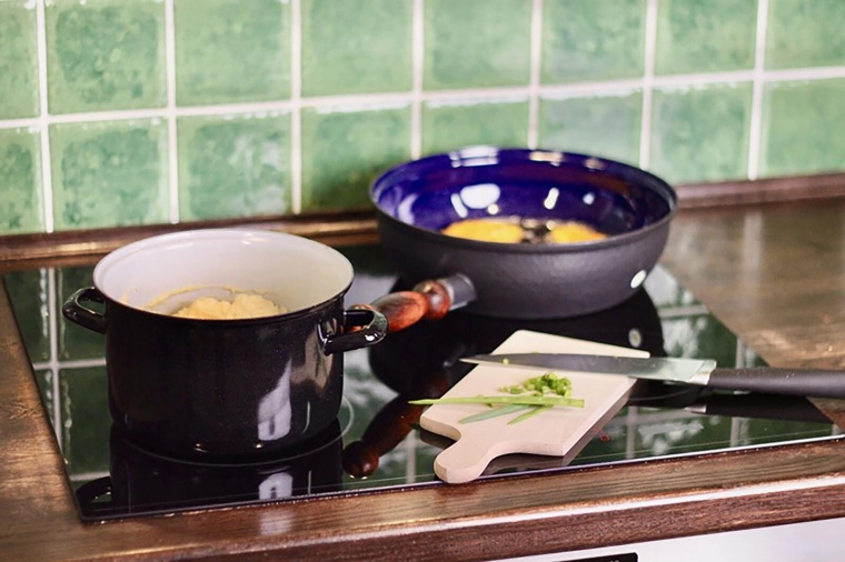 Równomierne rozprowadzanie ciepła i oszczędne gotowanie