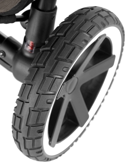 Lekki stelaż, duże koła i pełna amortyzacja