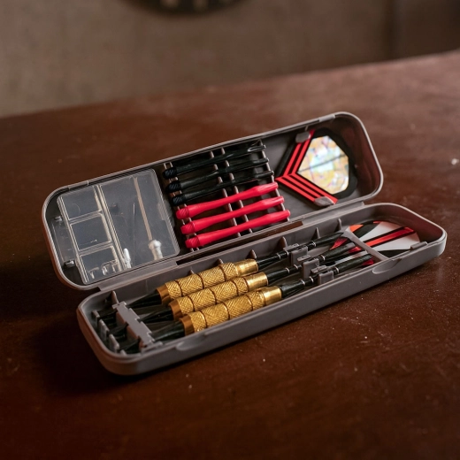 Mosiężny korpus i pewny radełkowany chwyt