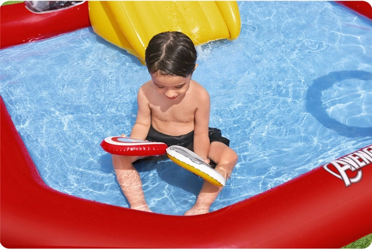 Zjeżdżalnia i miękkie dno amortyzujące